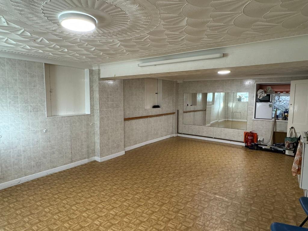 Lot: 96 - FORMER CHURCH CURRENTLY IN USE AS A DANCE STUDIO - Lower studio room